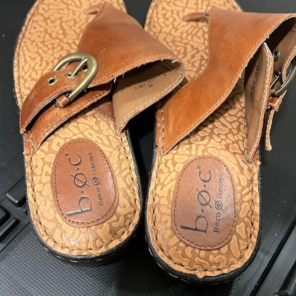 B.O.C Sandals Brown Size 8 M/W Leather T-strap - Picture 6 of 7